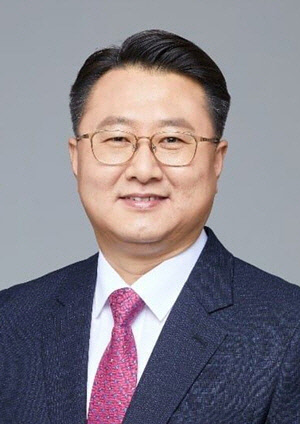 23일 제21대 국회의원 임기를 시작한 노용호 국민의힘 의원. 국민의힘과 전신 정당 '정통 당직자' 출신인 노 의원은 옛 미래한국당 제21대 총선 비례대표 20번으로서, 이영 신임 중소기업벤처부 장관이 국민의힘 비례대표 의원직을 사직함에 따라 이날 의원직을 승계했다.<노용호 국회의원 페이스북 사진>